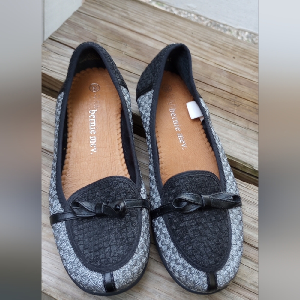 Bernie Mev Leah Loafer Black & Silver Size 38 Excellent mint condition!!